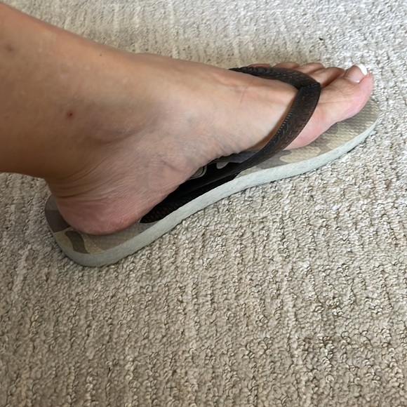 Like NEW Havaianas Gray Camo Flip Flops, Thongs, Grey Havaianas, size 6 - Picture 10 of 10